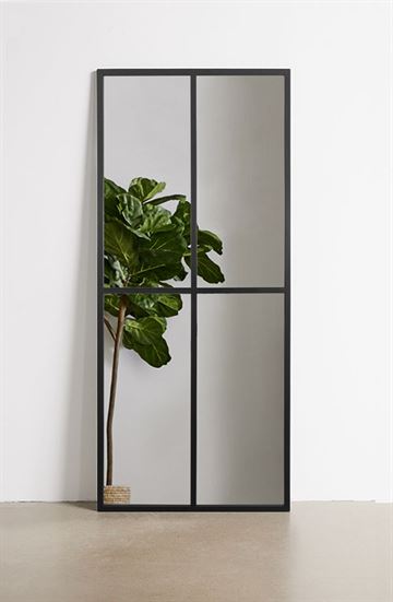Spegel med svart ram av järn stl. 150x65 cm